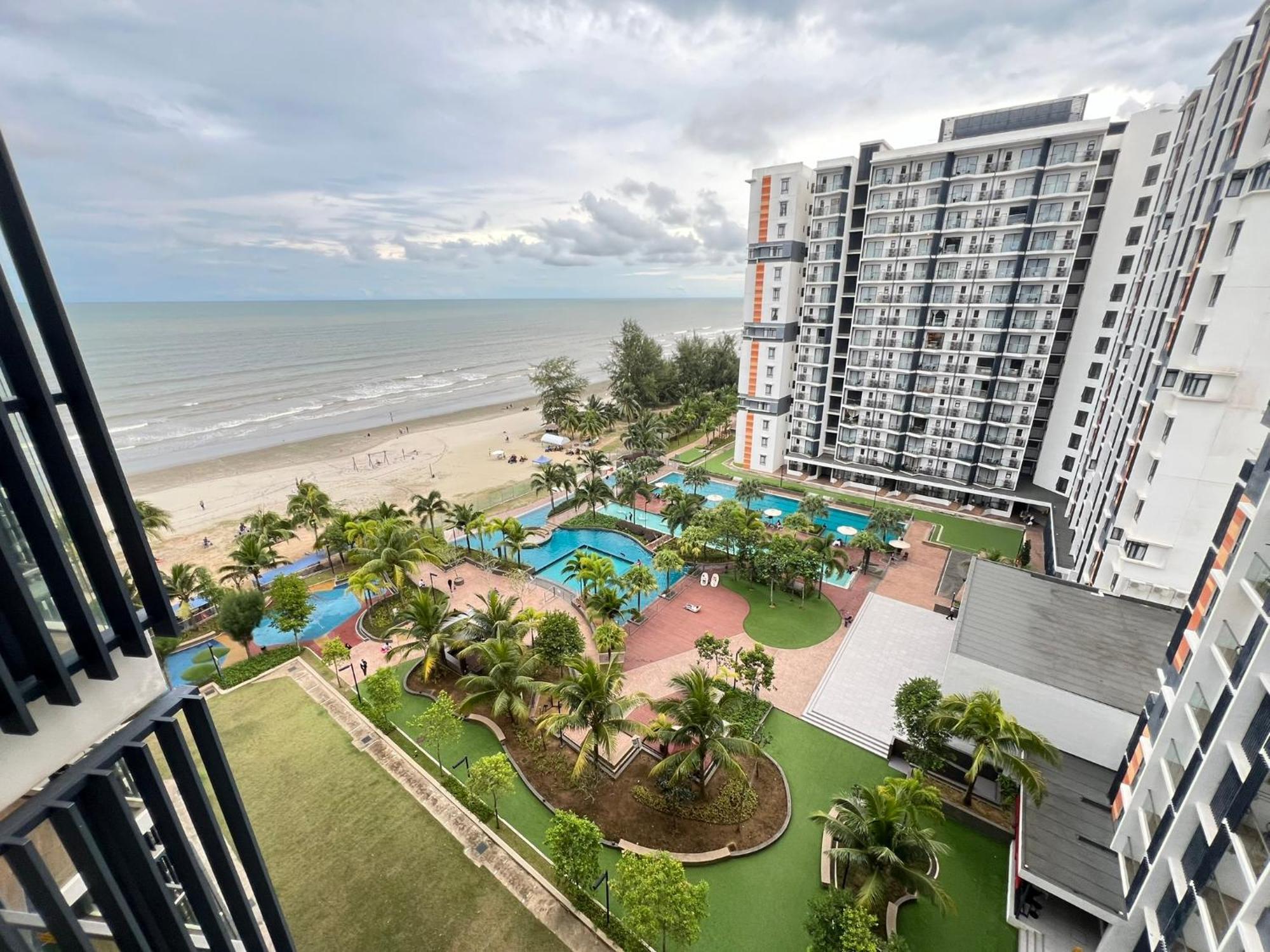 Vitaminsea4 Seaview 6pax Netflix A-11-12 * Kuantan