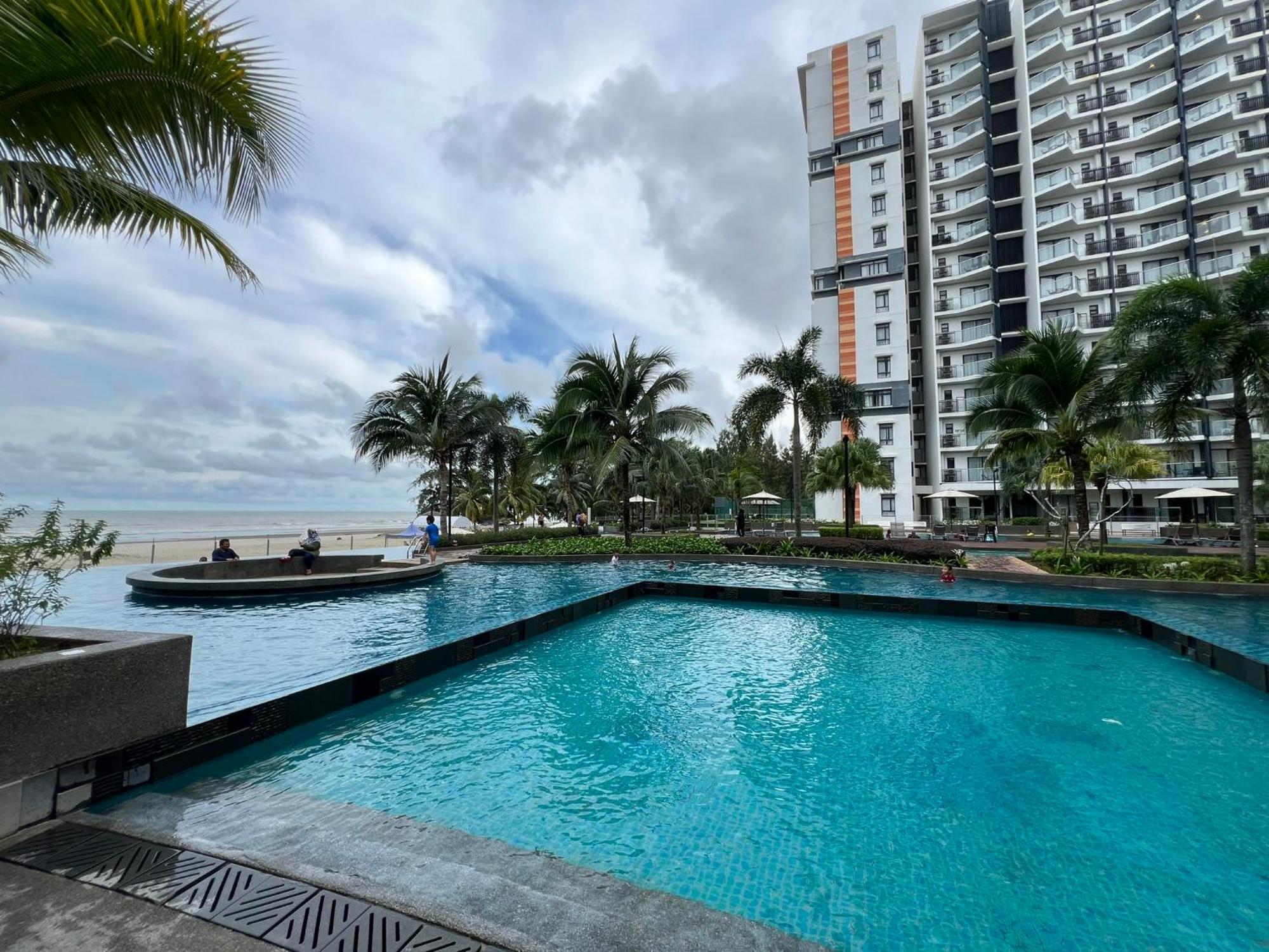 Vitaminsea4 Seaview 6pax Netflix A-11-12 Kuantan